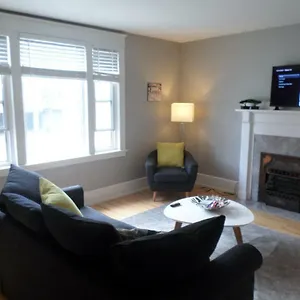 Beautiful, Clean, Quiet 2 Br-in Downtown Ottawa. Parking, Wifi And Netflix Included Apartment Ottawa